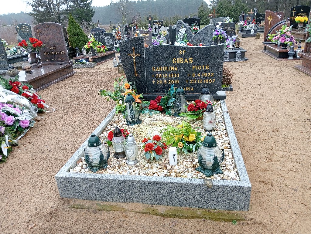 Grób Karolina Gibas