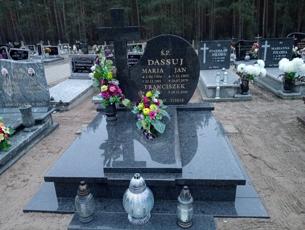 Grób Franciszek Dassuj
